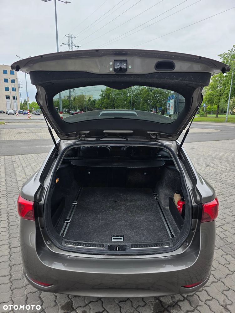 Toyota Avensis - 13