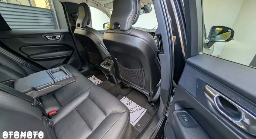 Volvo XC 60 B4 D AWD Geartronic Momentum Pro - 18