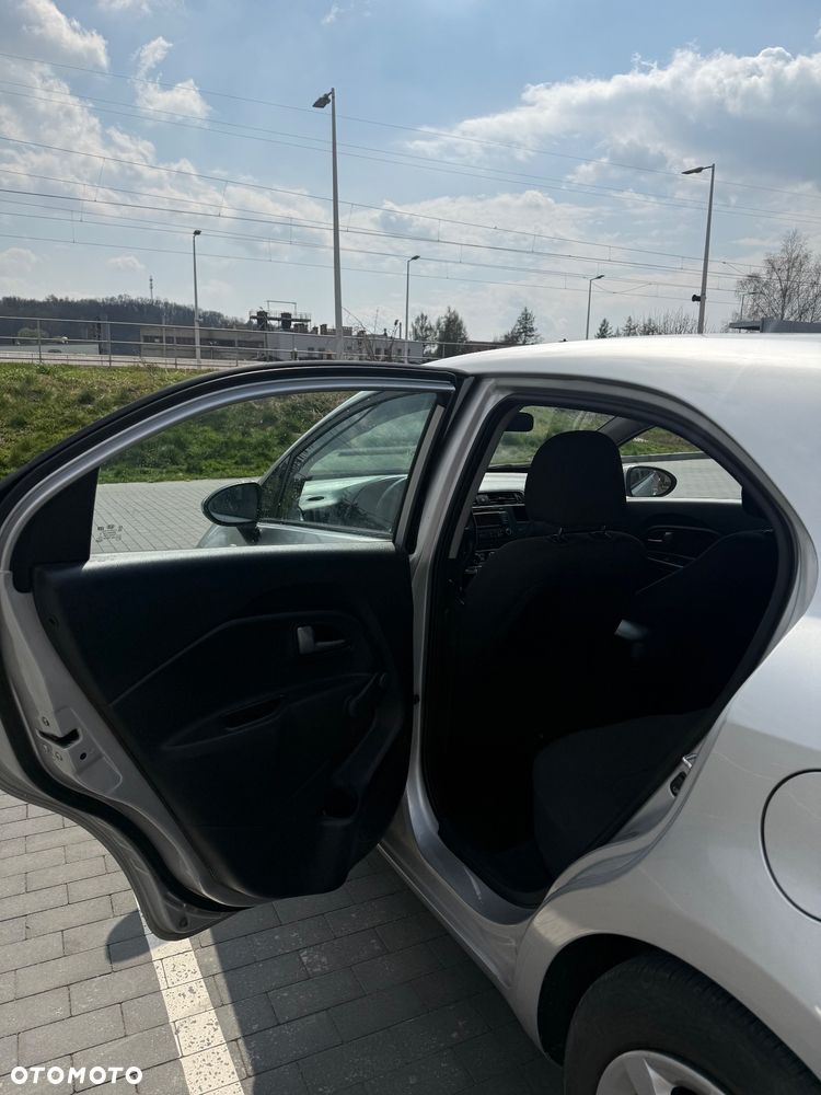 Kia Rio 1.2 M - 10
