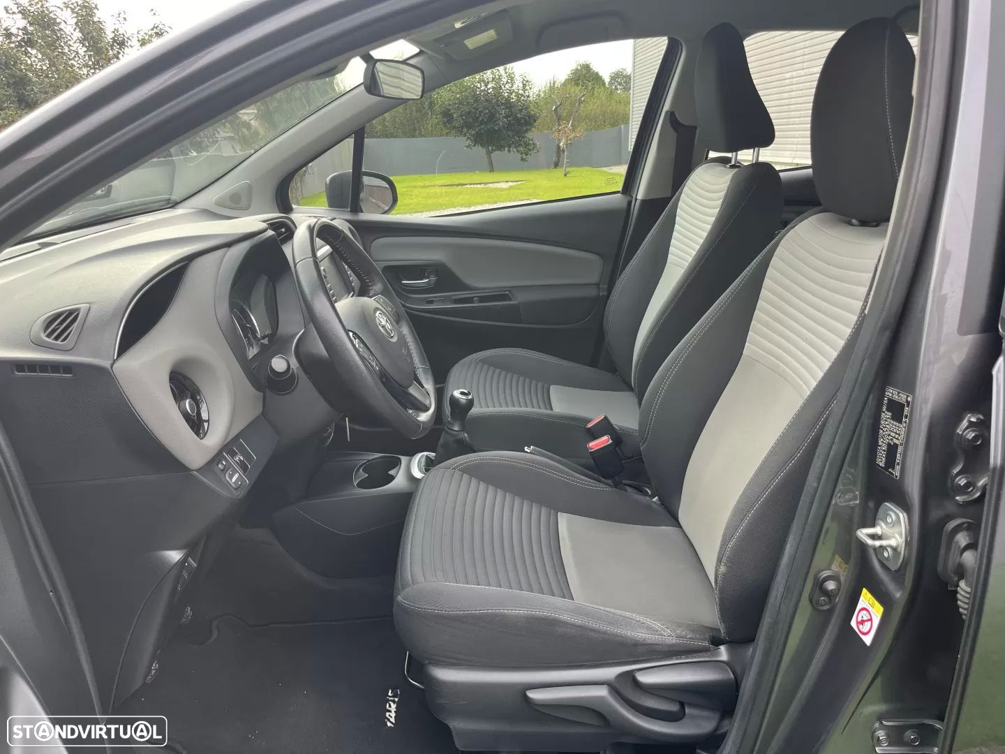 Toyota Yaris 1.0 VVT-i Exclusive - 37