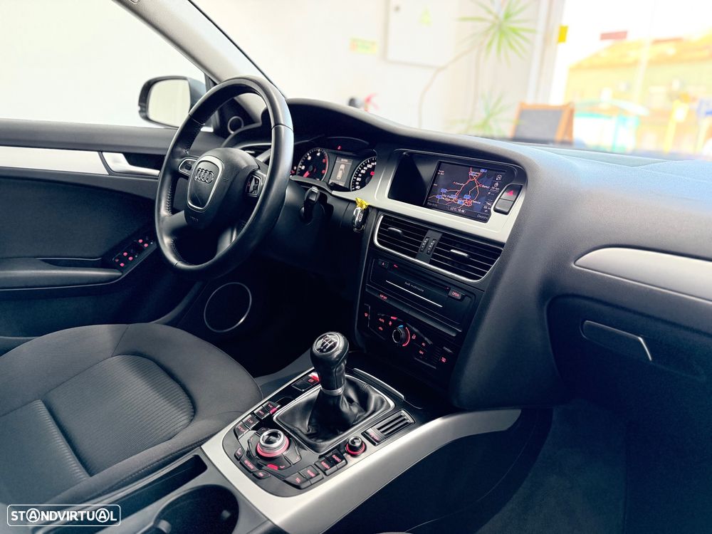 Audi A4 Avant 2.0 TDI Advance - 31