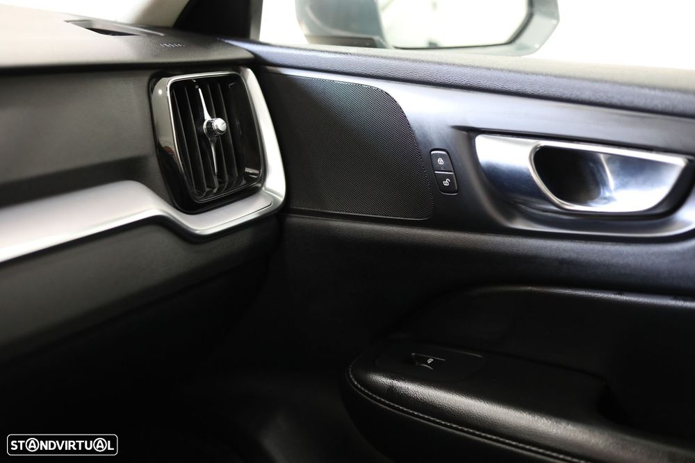 Volvo V60 2.0 T6 AWD TE Core - 28