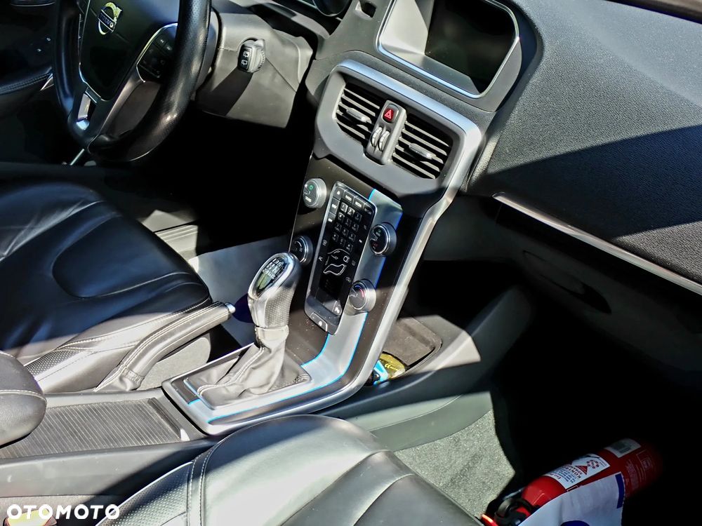 Volvo V40 D3 R Design - 34
