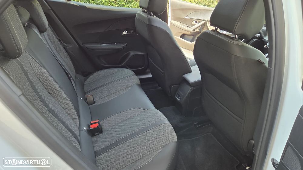 Peugeot e-2008 54 kWh Allure - 11
