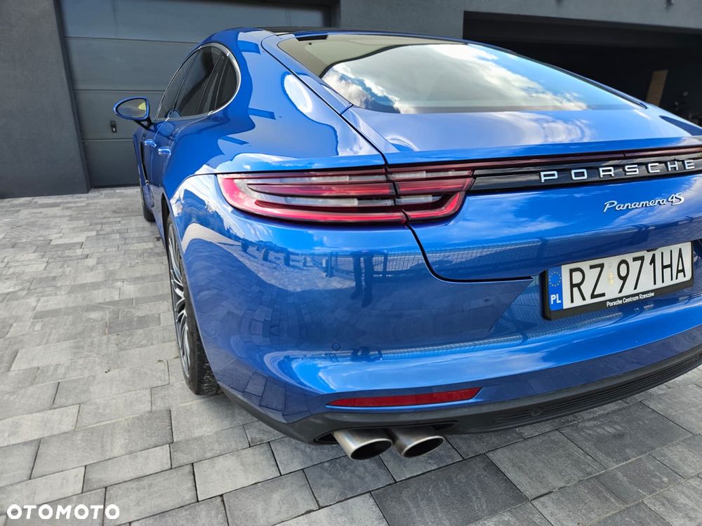 Porsche Panamera 4S - 9