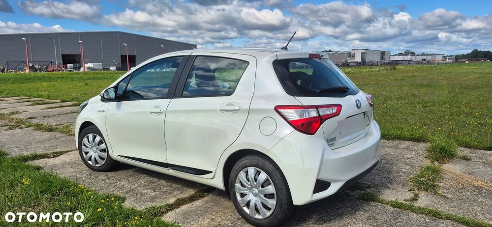 Toyota Yaris Hybrid 100 Active - 10