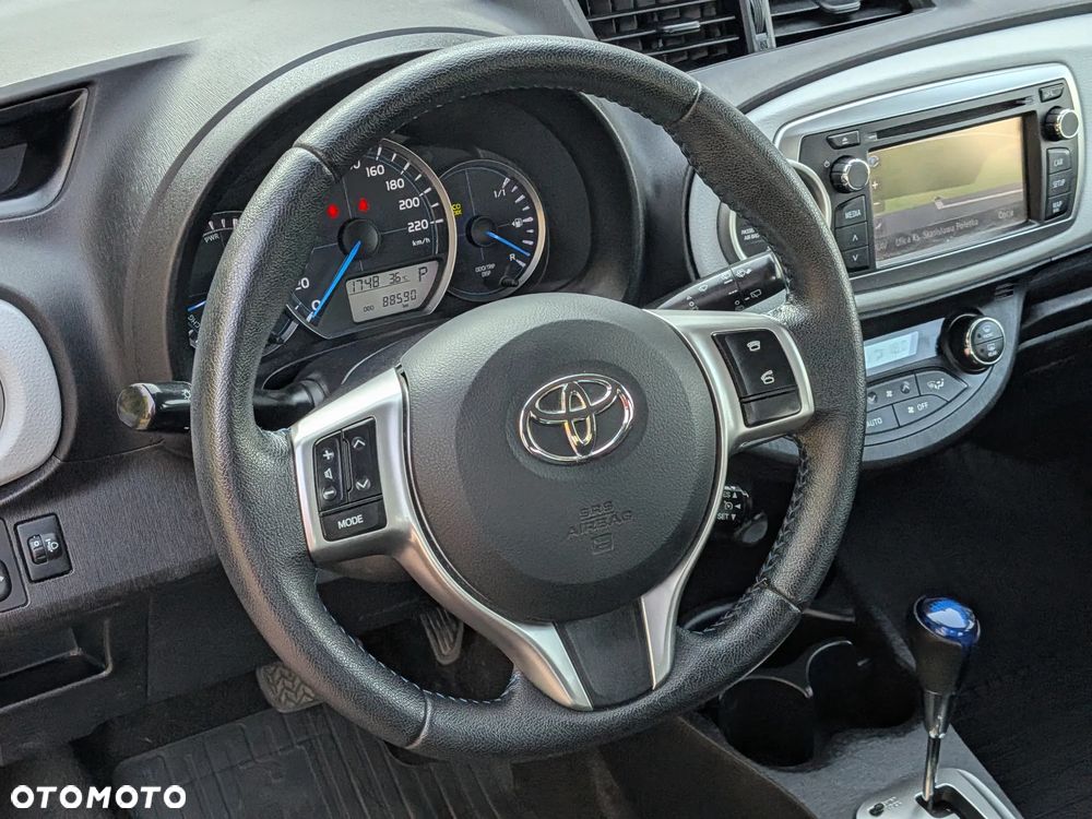 Toyota Yaris Hybrid 100 Premium - 7