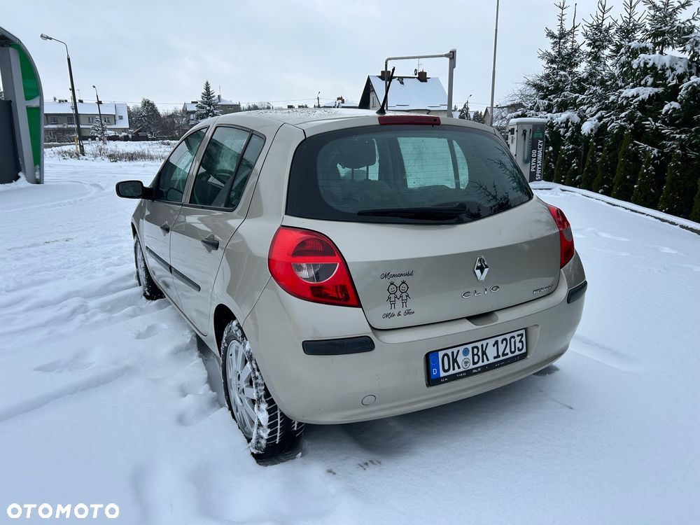 Renault Clio - 12