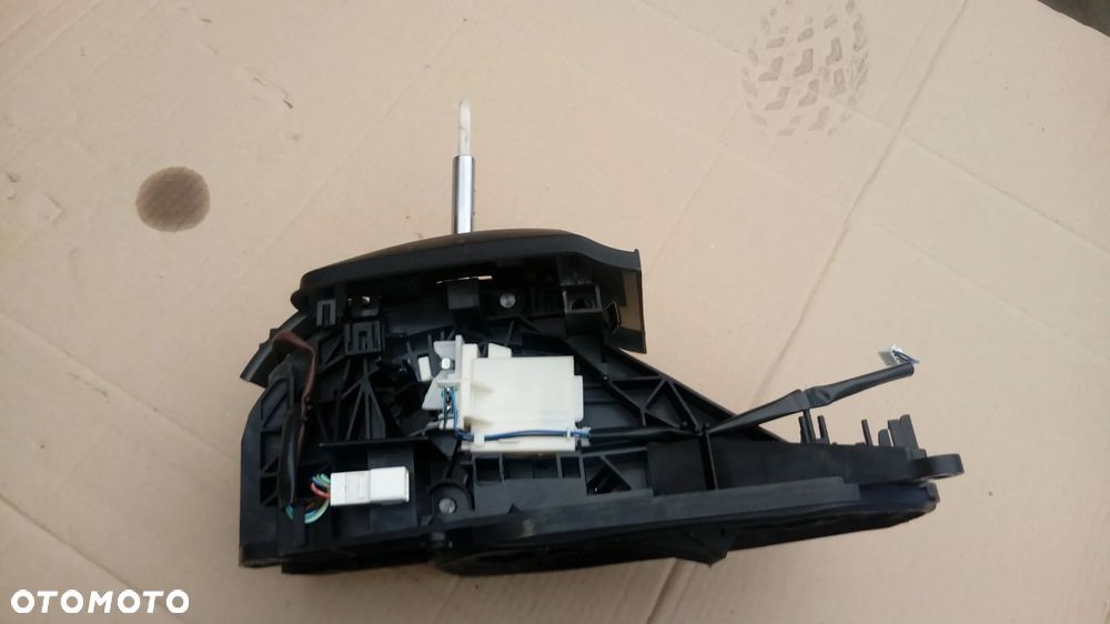 Isuzu d max 2017- dźwignia zmiany biegów - 2