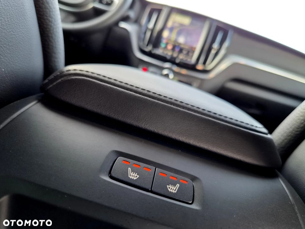Volvo XC 60 B4 D Plus Dark - 22