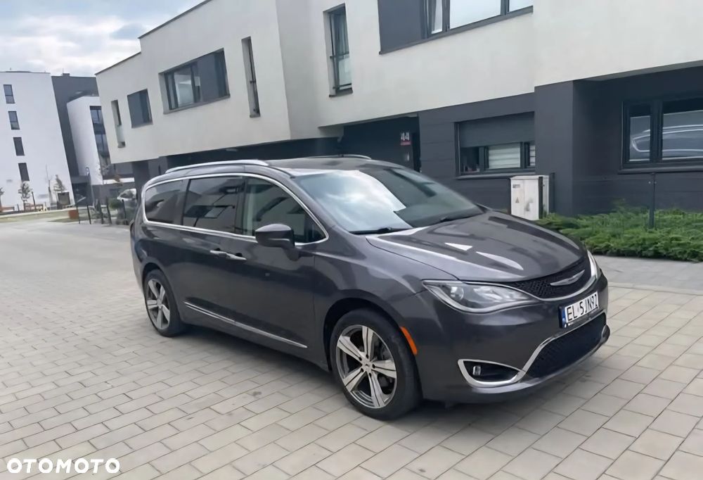 Chrysler Pacifica - 3