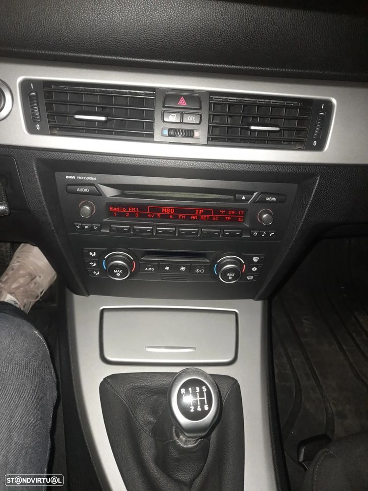 BMW 320 d Touring - 10