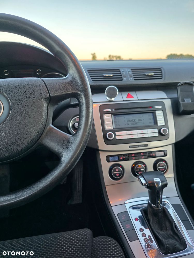Volkswagen Passat - 12