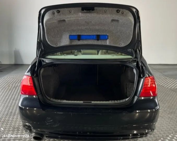 BMW 320 iA Dynamic - 10