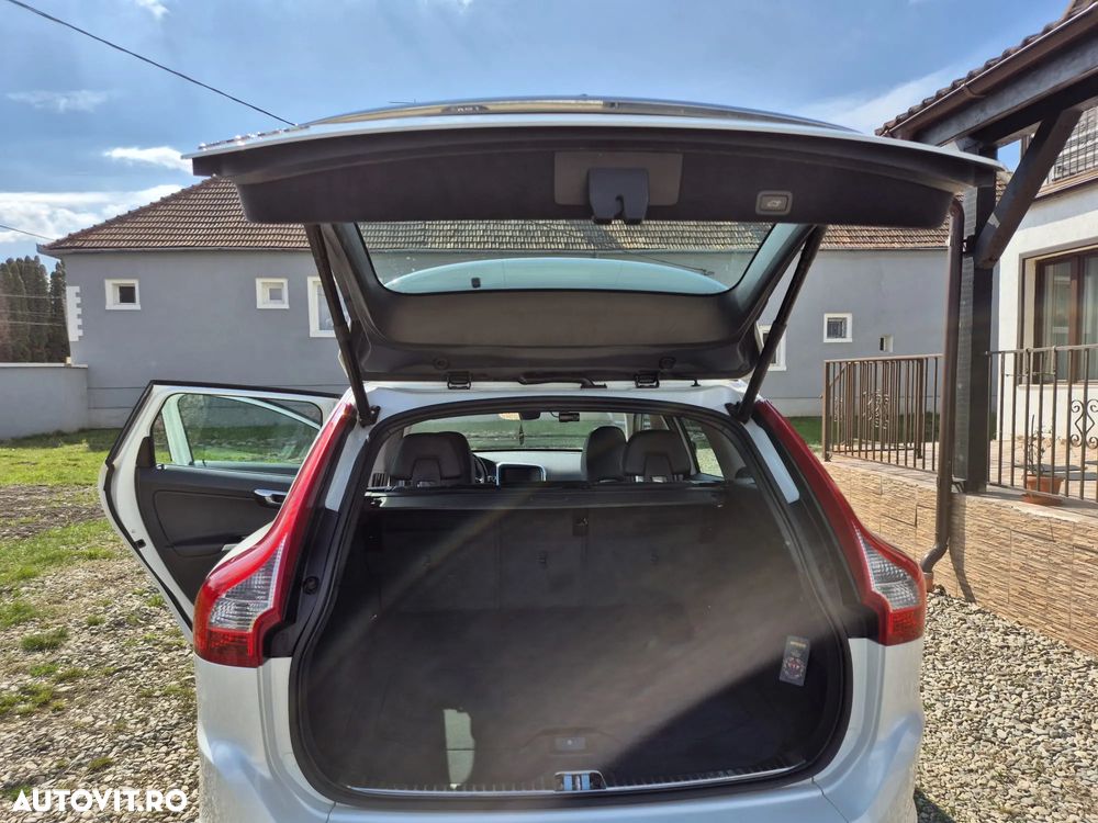 Volvo XC 60 D5 AWD Aut. Momentum - 4