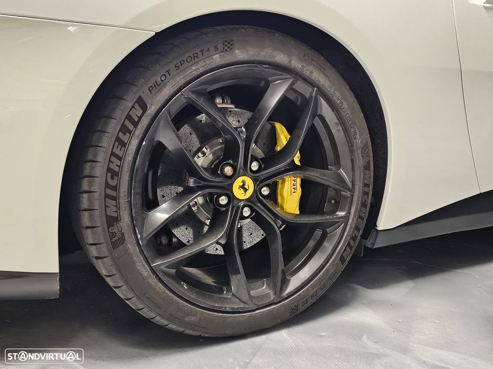 Ferrari GTC4 Lusso T - 44