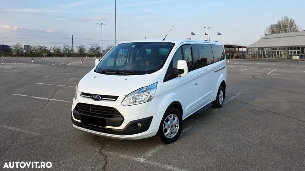 Ford Tourneo Custom - 1