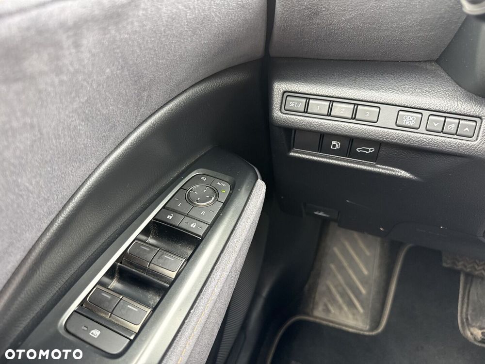 Lexus LBX 1.5 Hybrid Cool - 26