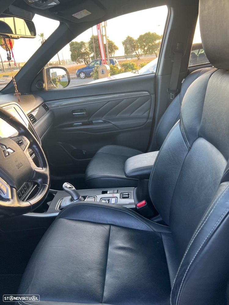 Mitsubishi Outlander - 11