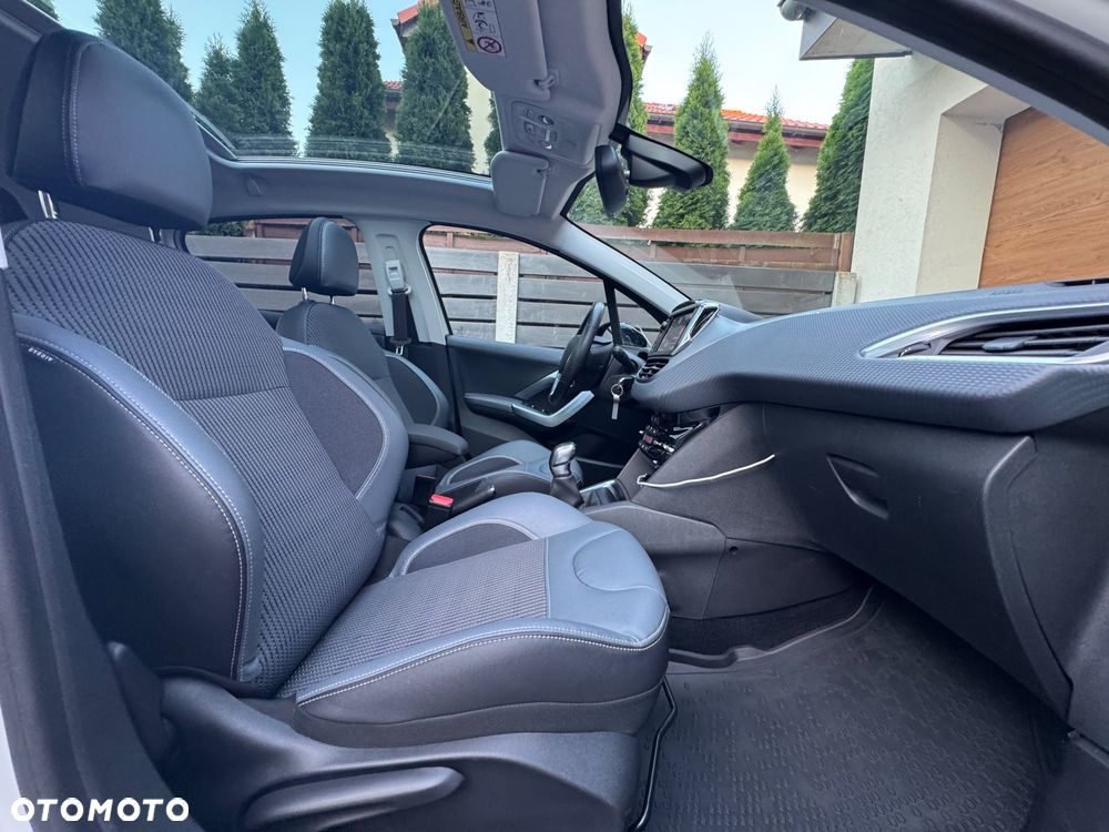 Peugeot 208 1.2 PureTech Allure S&S - 32