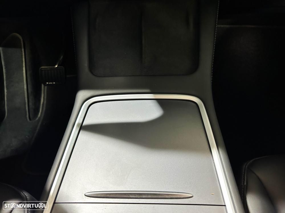 Tesla Model Y Long Range Dual Motor AWD - 37