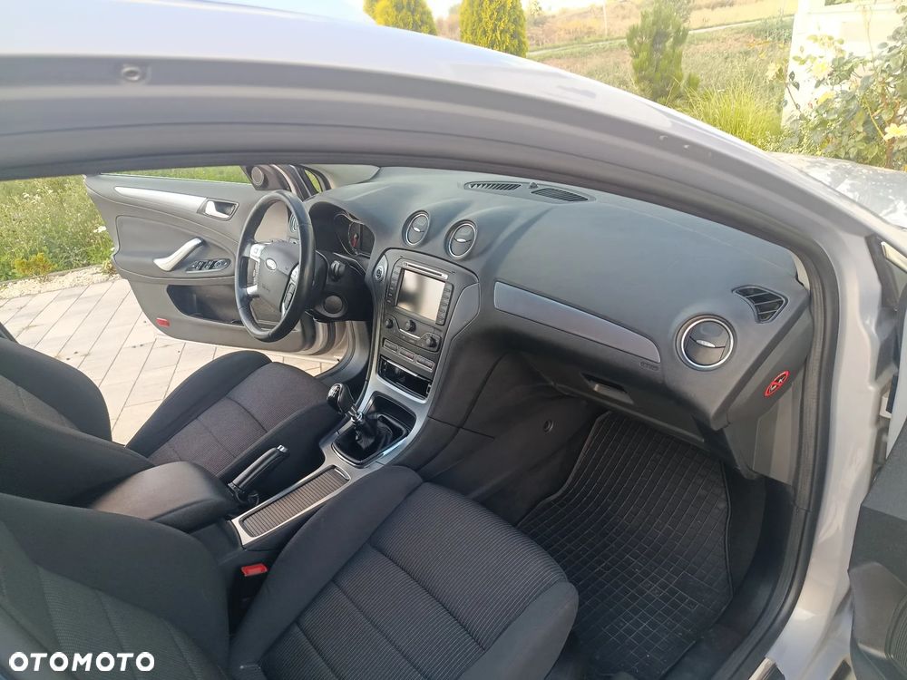 Ford Mondeo 2.0 TDCi Titanium - 25