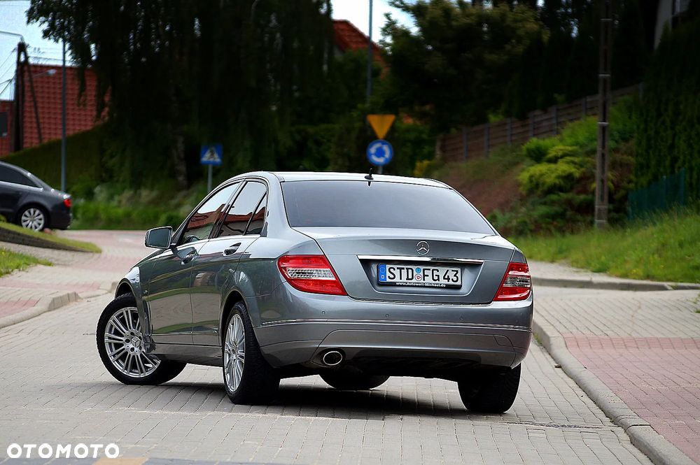Mercedes-Benz Klasa C 180 CGI BlueEff Avantgarde - 2