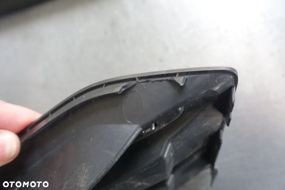 KRATKA ZDERZAKA LEWA PRAWA AUDI A3 LIFT 8V5 17- - 4