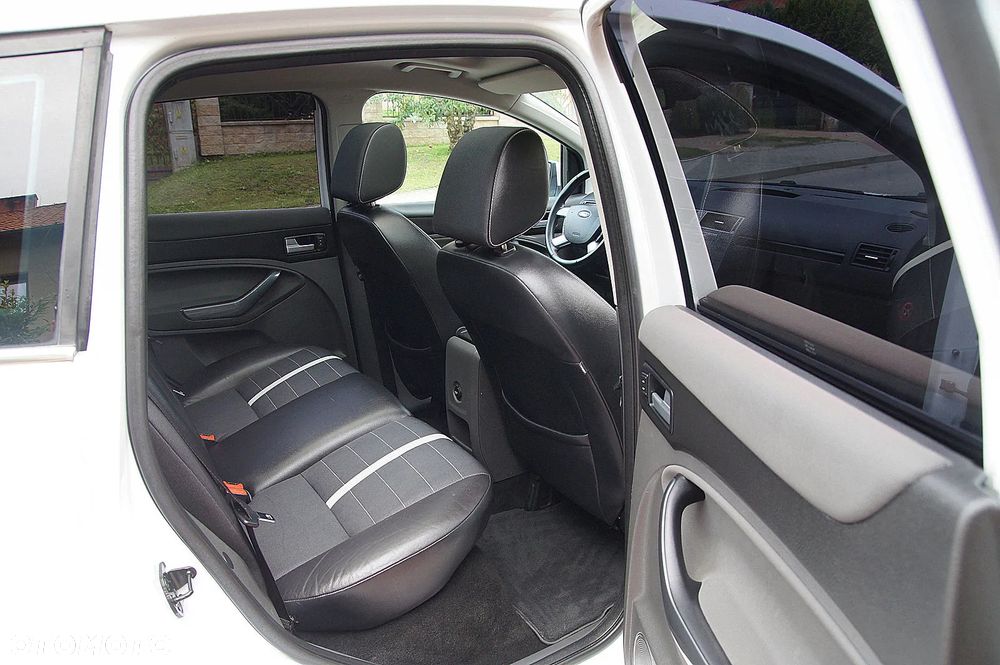 Ford Kuga 2.0 TDCi 4x4 Titanium - 17