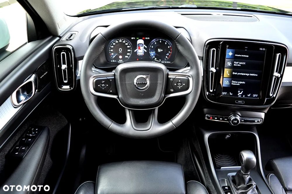 Volvo XC 40 T3 Momentum - 23