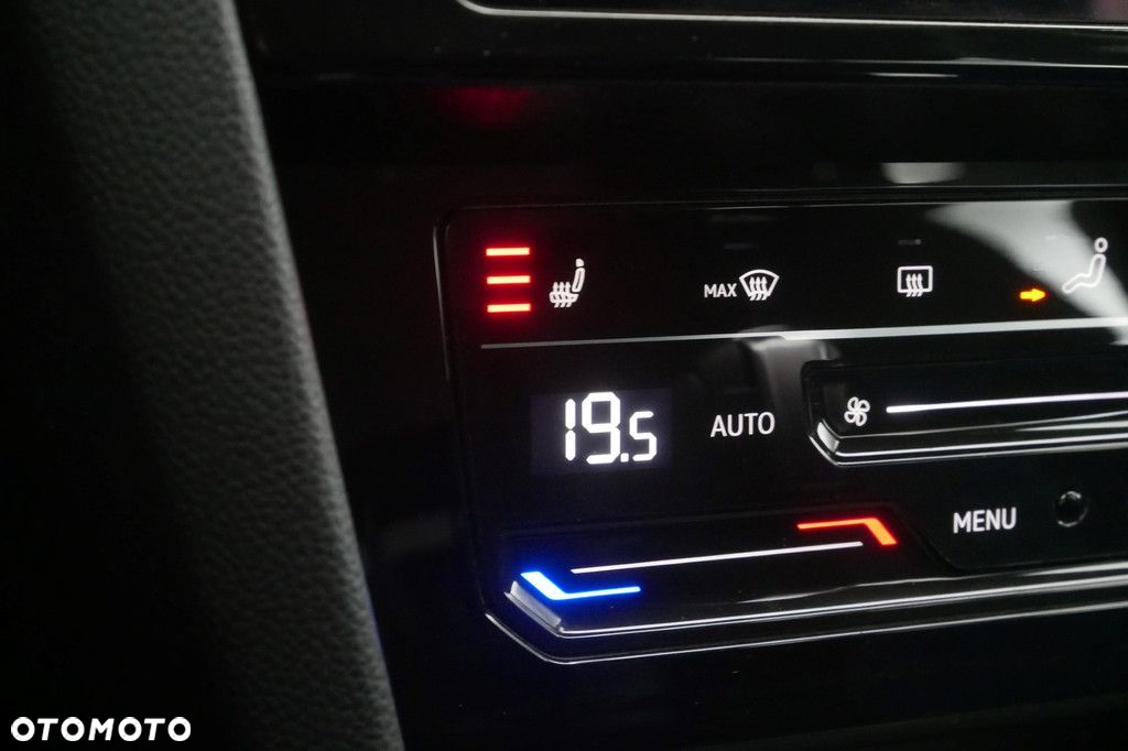 Volkswagen Passat 2.0 TDI Elegance DSG - 24