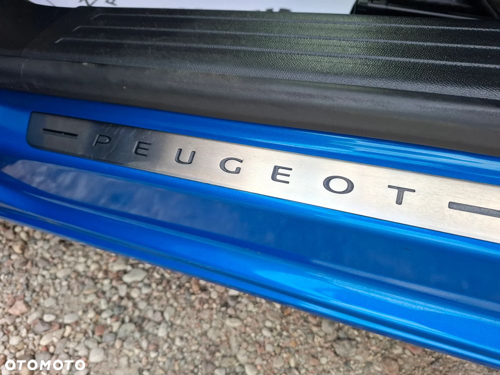 Peugeot 2008 PureTech 130 EAT8 GT - 12