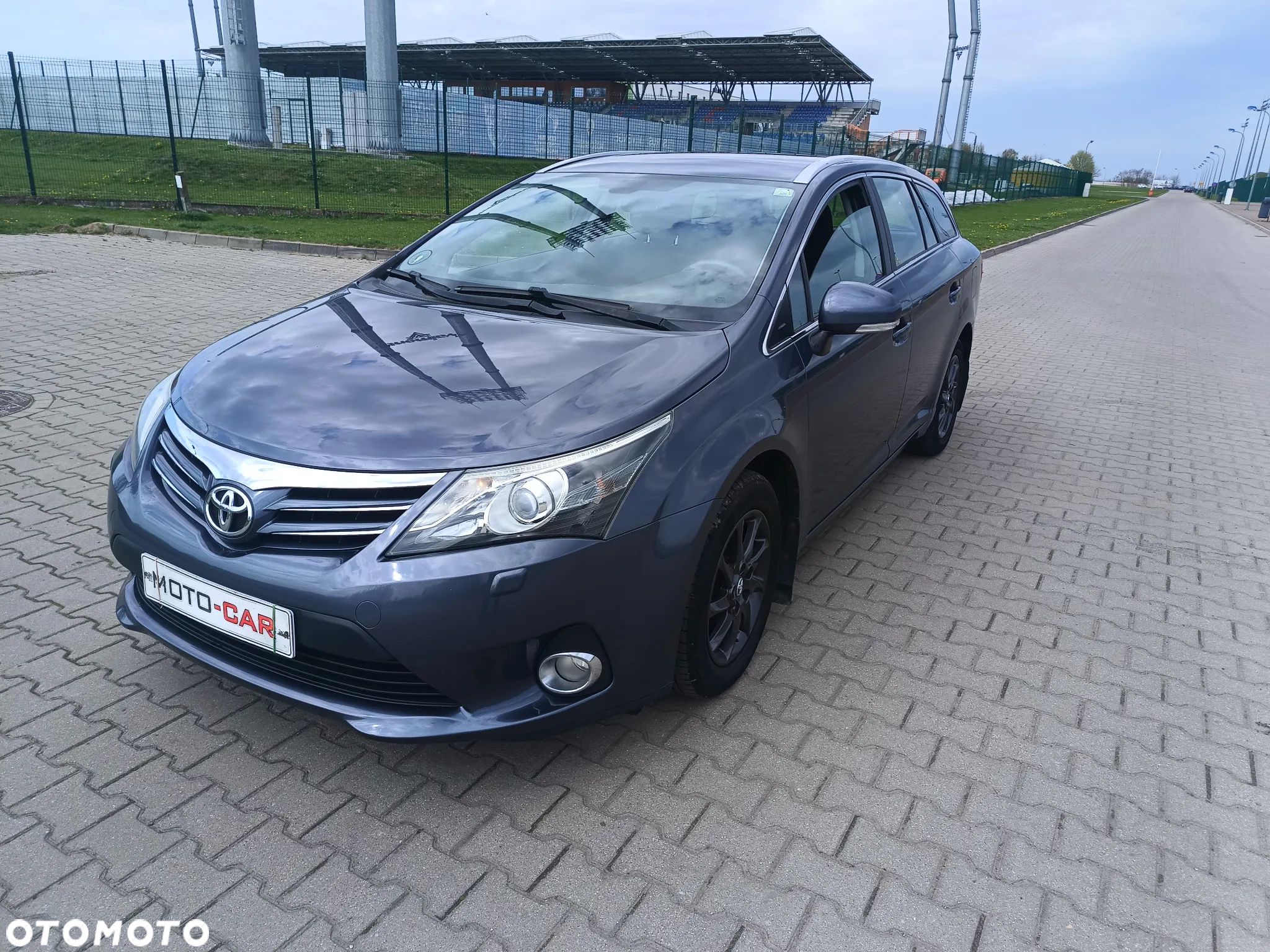 Toyota Avensis 1.8 Luna - 1