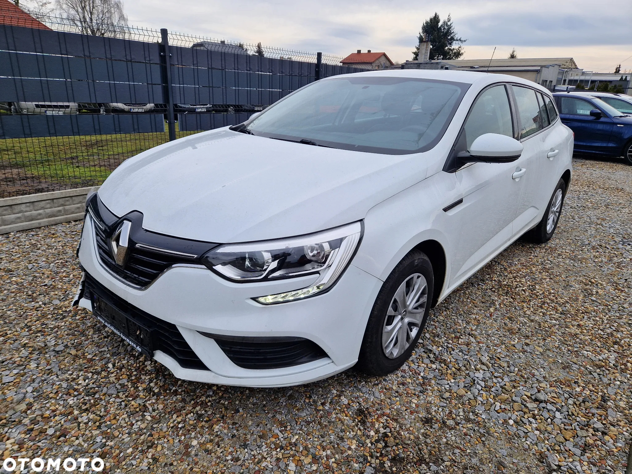 Renault Megane ENERGY TCe 100 PLAY - 6