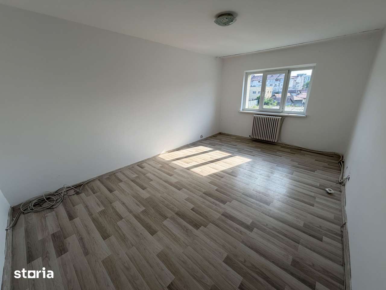 Apartament 2 camere, etaj 2 - zona Industriala — fotografia 1