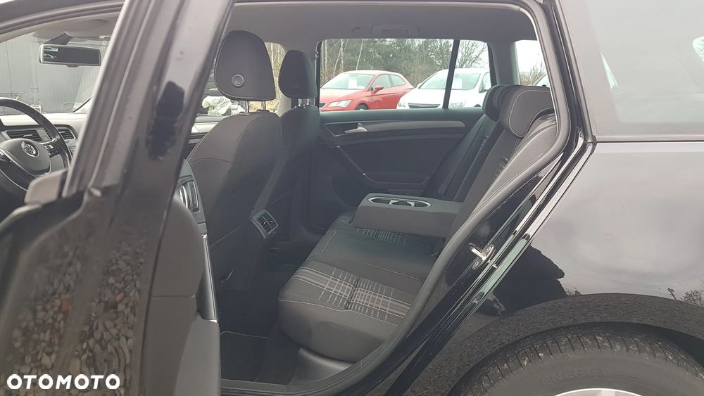 Volkswagen Golf Variant 2.0 TDI BlueMotion Technology Lounge - 21