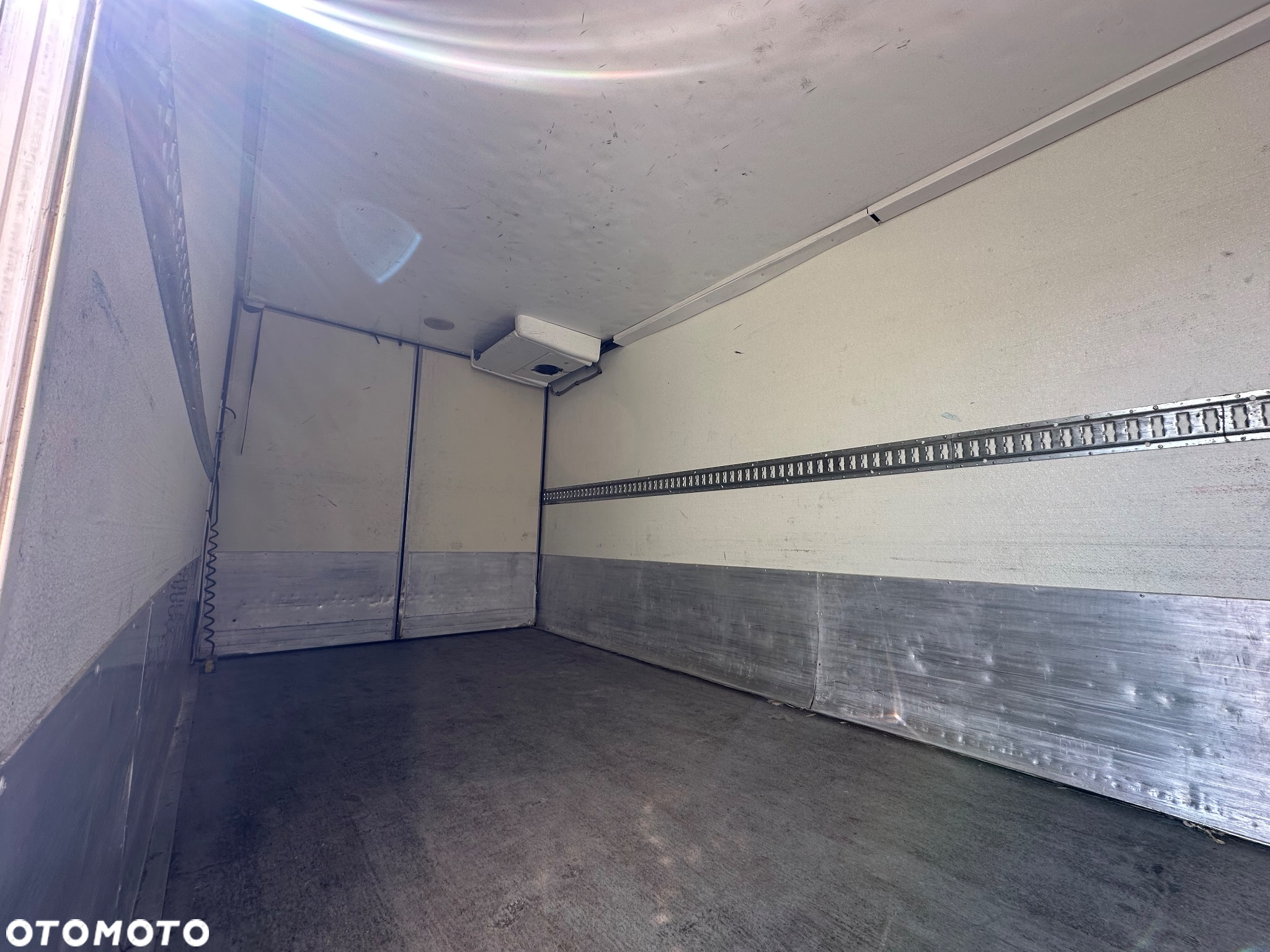 Mitsubishi Canter Chłodnia z windą / 10 europalet / 3,0 Silnik Iveco / Auto Oryginał / Przebieg 300.000 km Salon Polska - 7