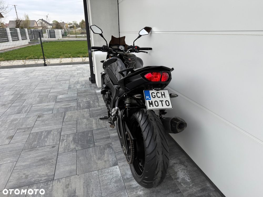 Yamaha FZ8 - 6