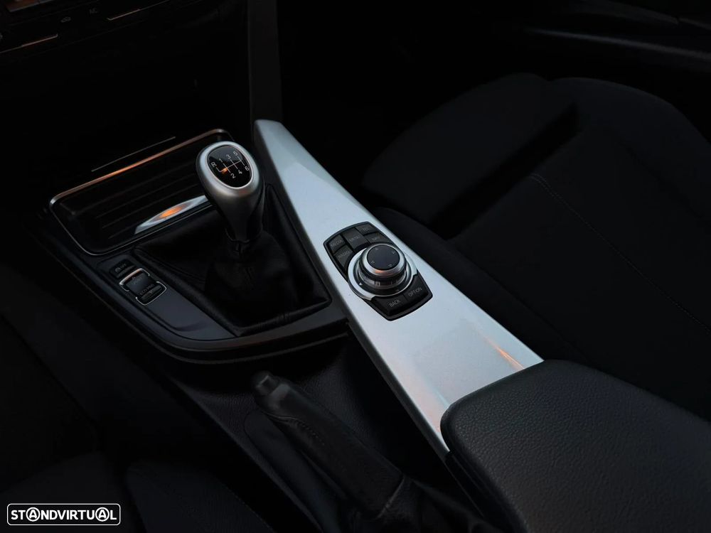 BMW 318 d Touring Line Sport - 13