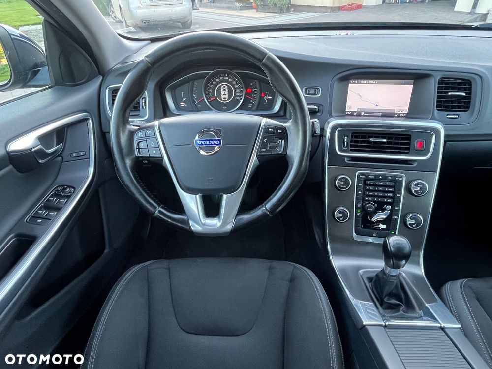 Volvo V60 D3 Momentum - 8