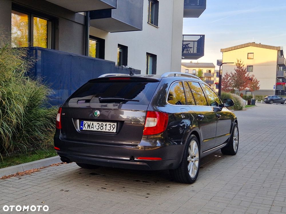 Skoda Superb 2010 photo 4