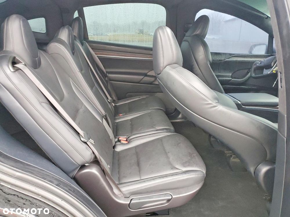 Tesla Model X - 8