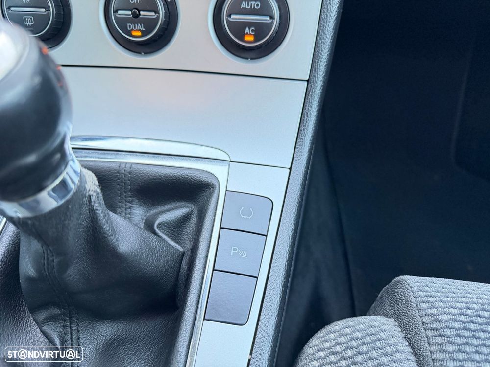VW Passat Variant 2.0 TDI 4M Confortline - 14