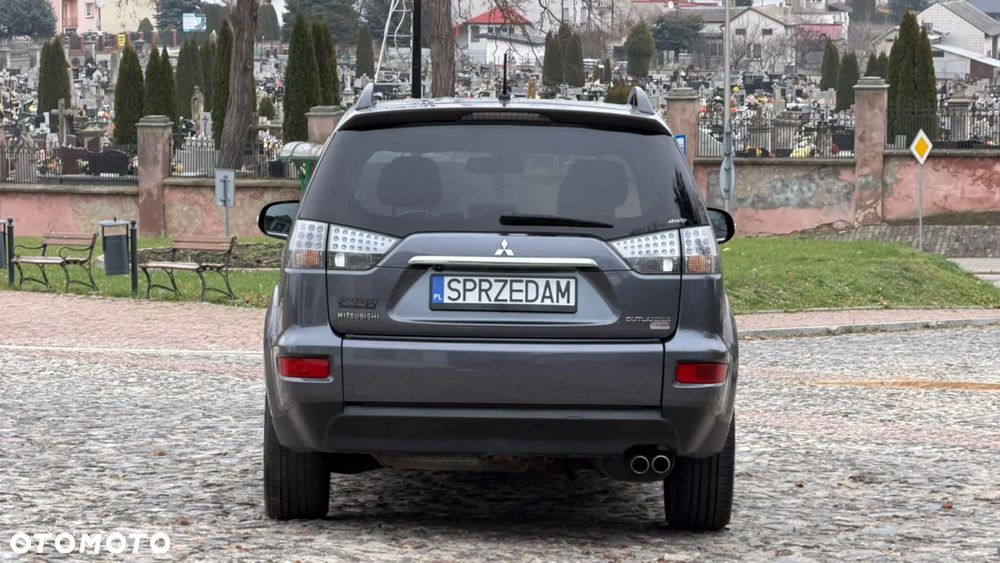 Mitsubishi Outlander - 11