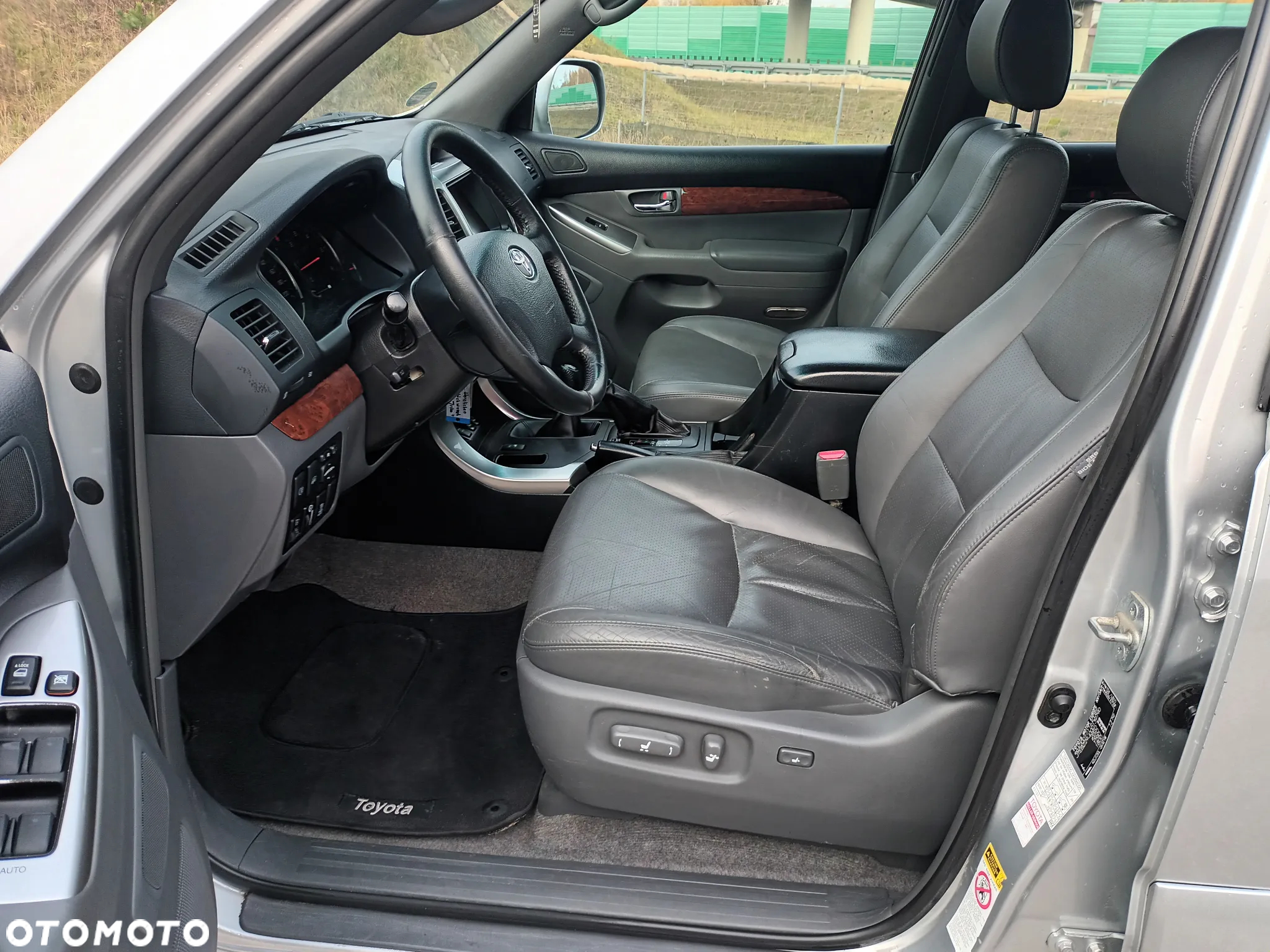 Toyota Land Cruiser - 21
