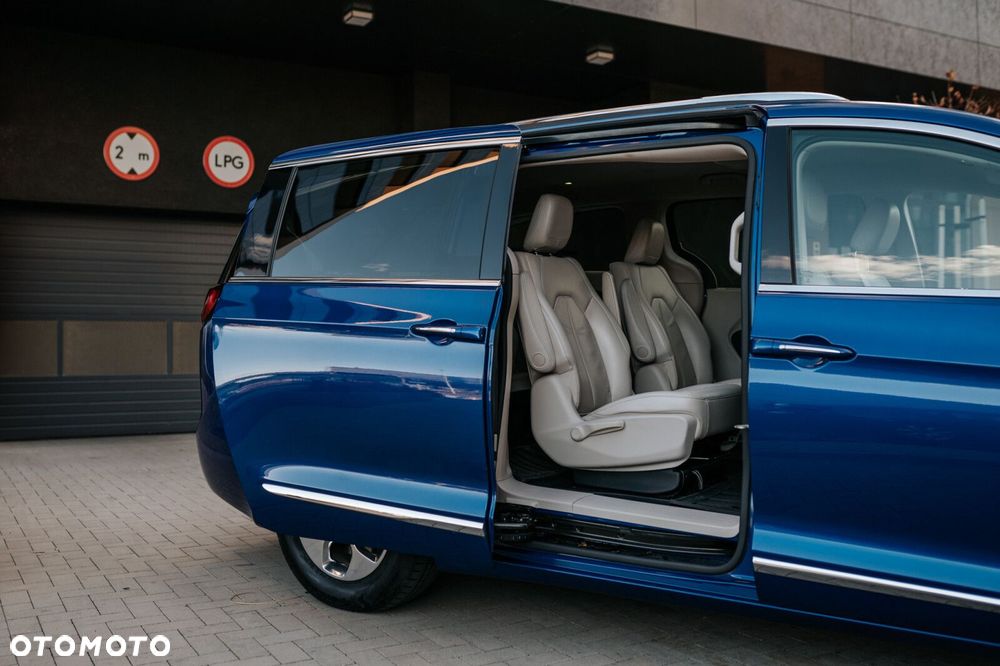 Chrysler Pacifica - 12