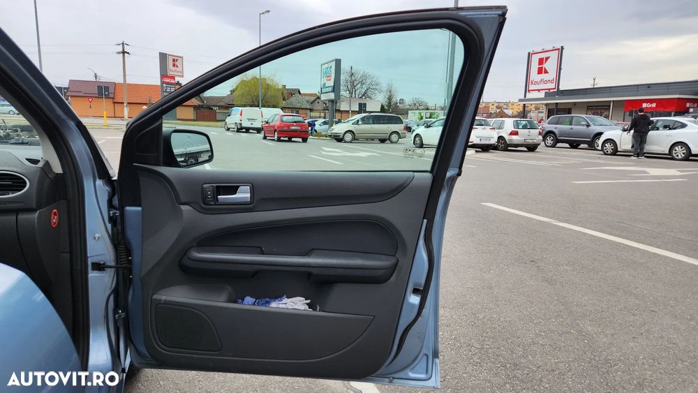 Ford Focus 1.6i Comfort - 21