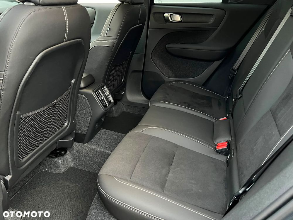 Volvo XC 40 B4 AWD Ultimate Dark - 21