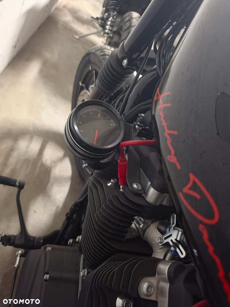 Harley-Davidson Sportster Iron 883 - 5