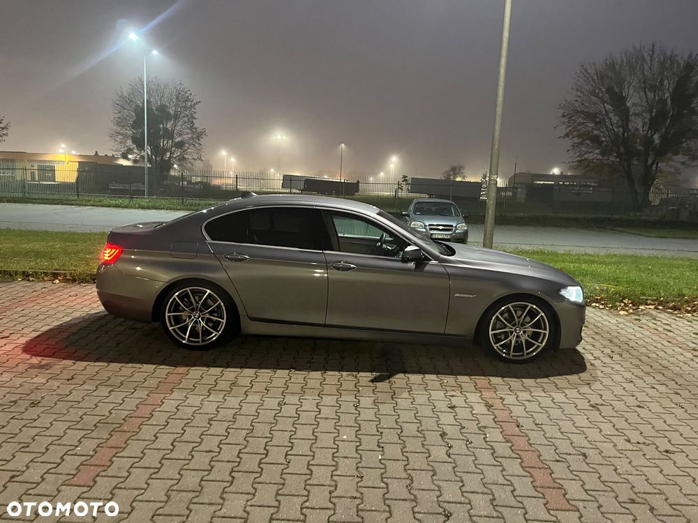 BMW Seria 5 520d xDrive - 9